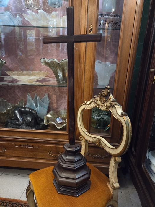 Cruz, crucifixo em madeira pau santo