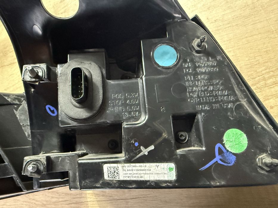 Tesla model 3 model Y ліхтарі задні стопи жовтий поворот