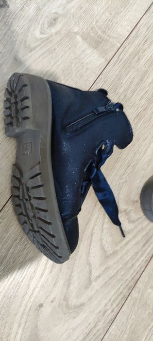 dziewczynki rozmiar 29 jesień wiosna połysksk granat
Piękny kolor, sz