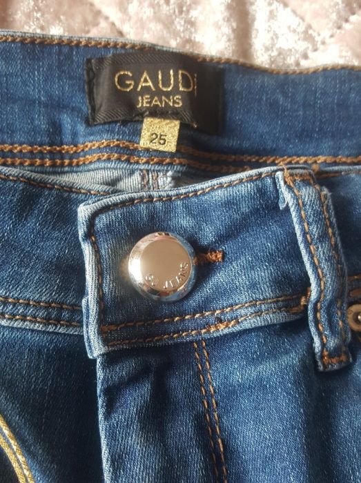 Calças de Ganga de Mulher da marca Gaudí novas