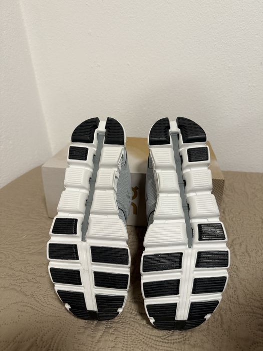 Sapatos On running cloud 5 brancos 42