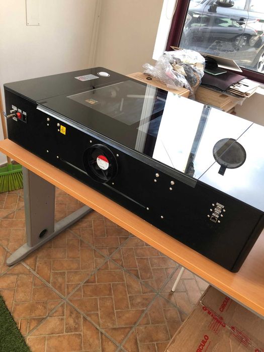 Máquina de Corte e Gravação a Laser