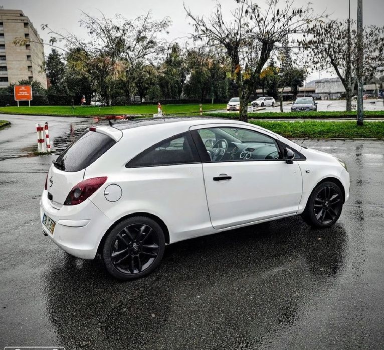 Opel Corsa Black Edition Nacional