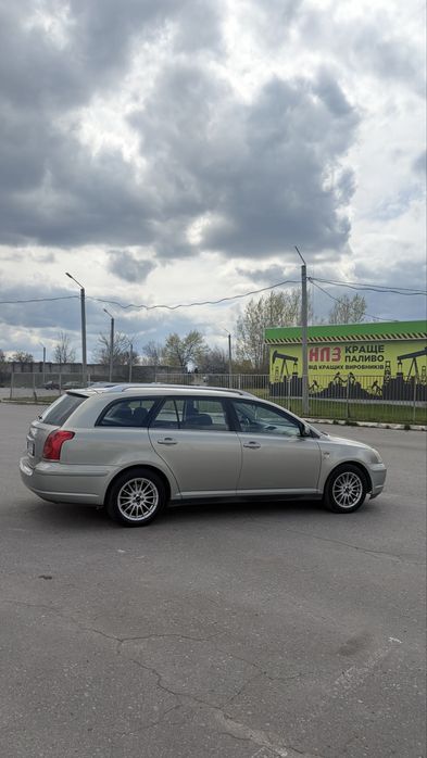 Toyota Avensis 2.0 дизель в гарному стані