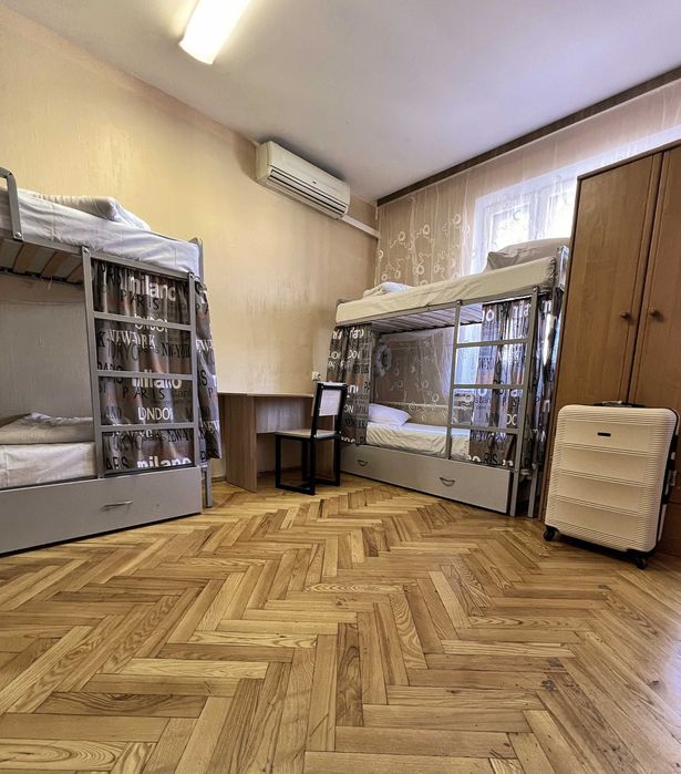Новый хостел (койко-место) метро Печерская, Hostel/общежитие центр