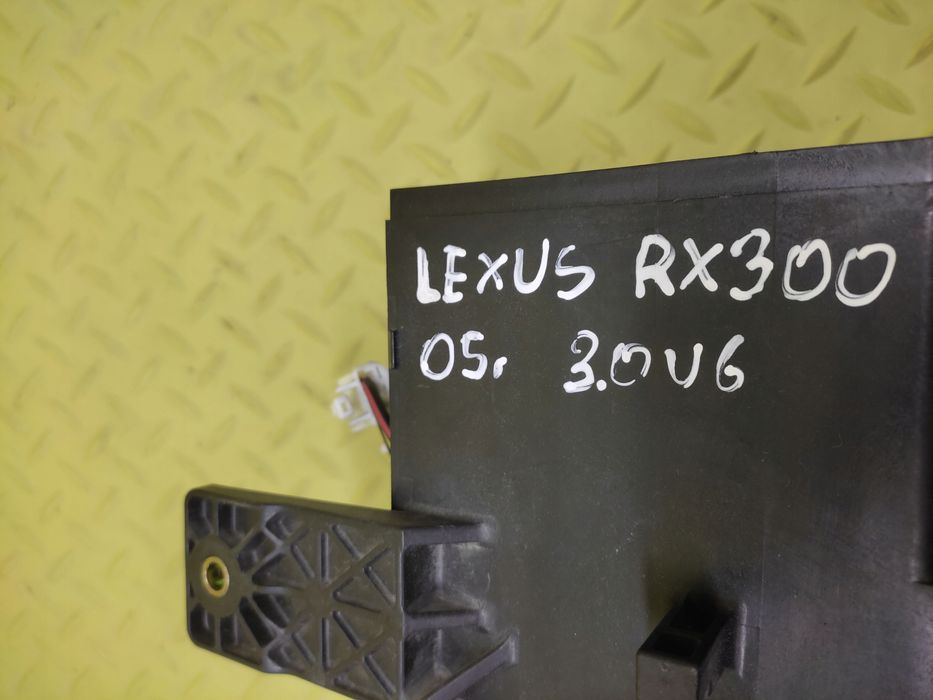 lexus rx300 3.0 v6 skrzynka bezpieczników