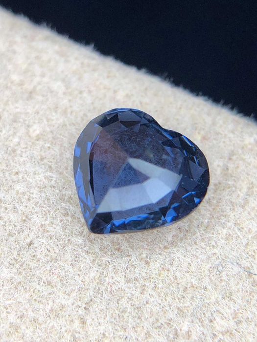 Espinela azul-violeta lacrada–certificada ICA GemLab–mudança de cor.