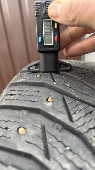 255/55/19 Kumho Wintercraft  WS 31 ICE