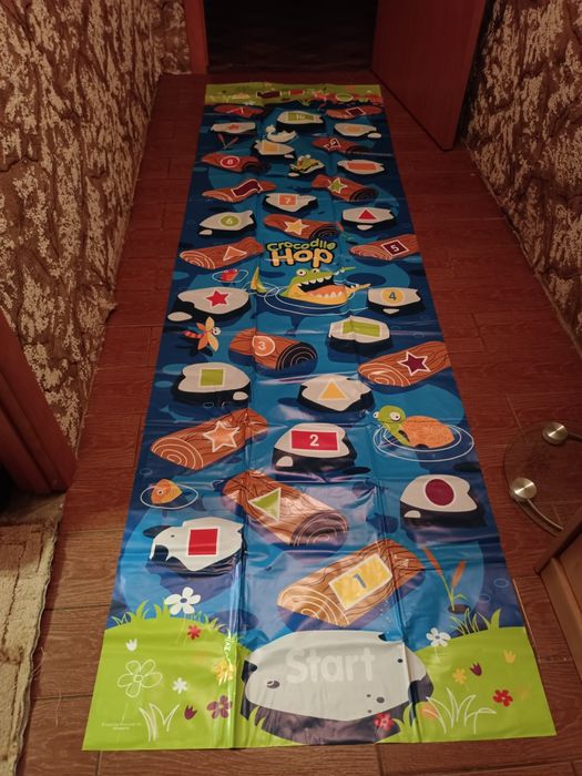 Продам напольну гру "перестрибни крокодила"