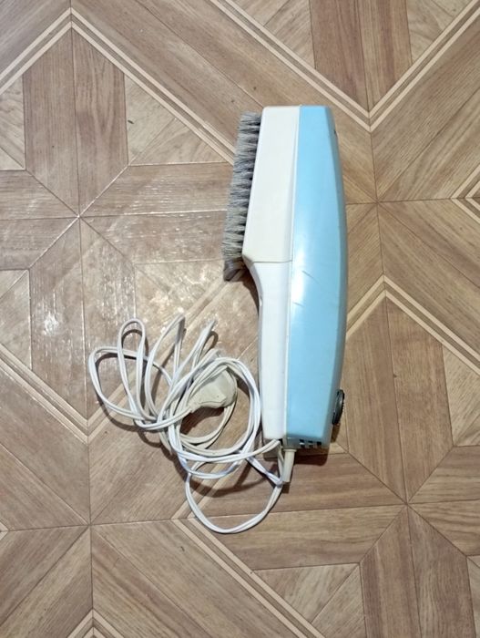 Электрощетка,--пылесос