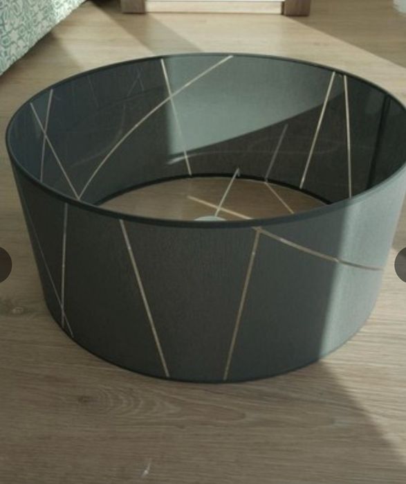 Abajoure grande cinzento