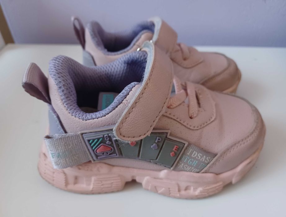 Sportowe buty dziewczęce