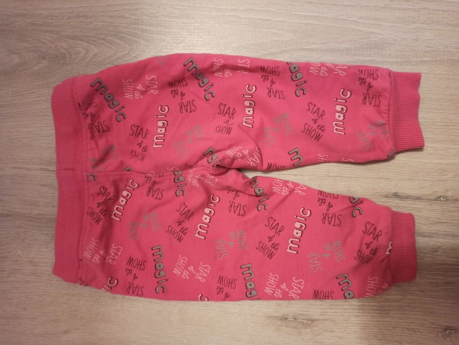 Sprzedam spodnie dresowe r. 74 i 80