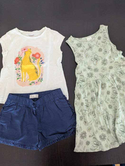 Oportunidade: muita roupa variada para menina 4/5 anos