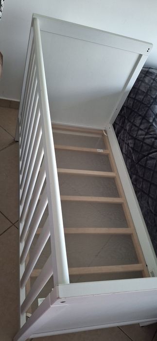 Cama de bebé de grades IKEA