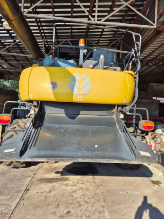 Комбайн New Holland CR9080