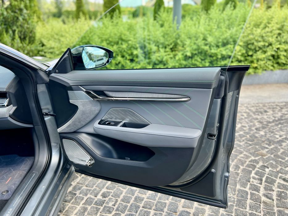 Zeekr 001 AWD 100 кw  2024