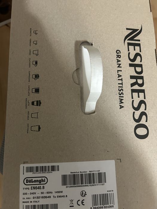 Maquina nespresso Gran Latissima preta nova em caixa