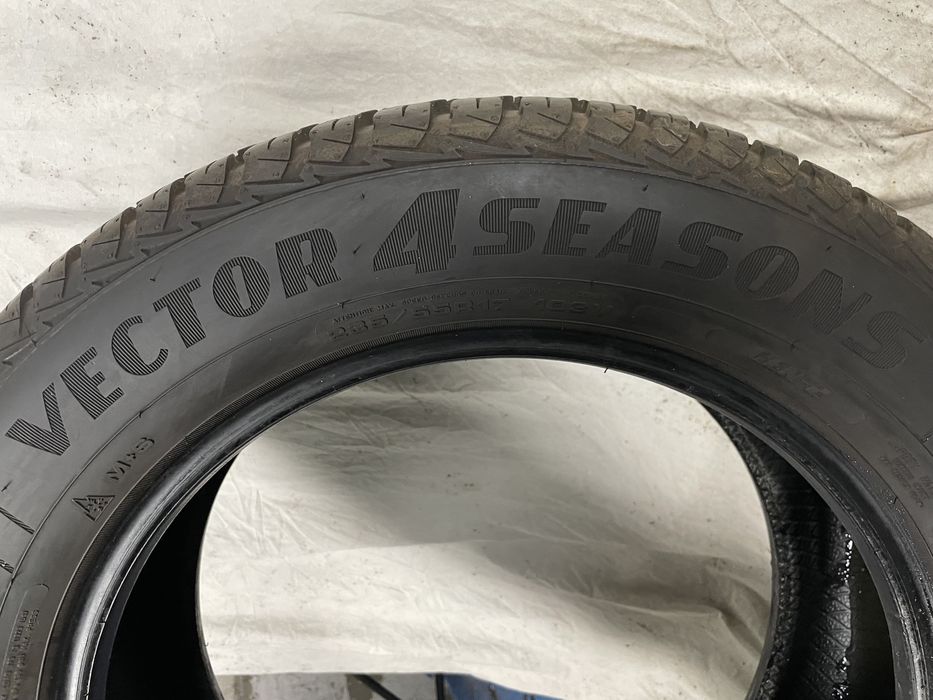 235/55R17 103V Goodyear Vector4Seasons Gen-2