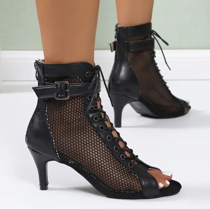 Туфлі для танців латина та  хілс