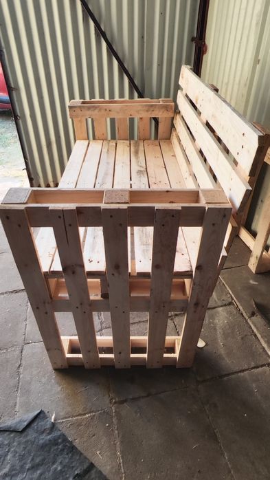 Drewniana ławka nieidealna