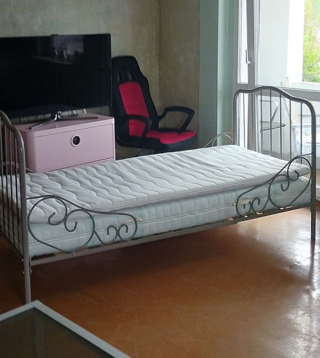 Regulowane metalowe łóżko 90x200