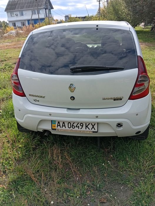 автомобіль Рено сандеро автомат