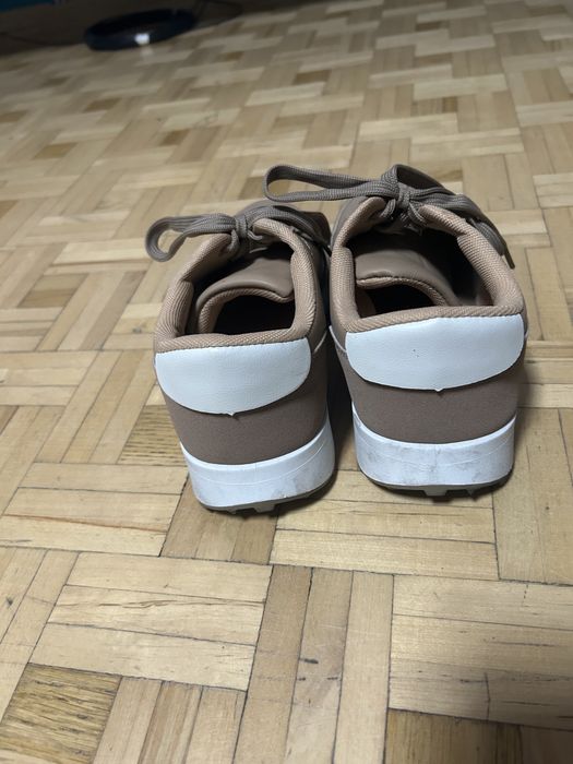 Damskie sportowe buty