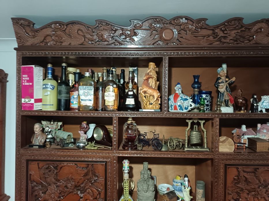 Móvel de sala oriental em madeira