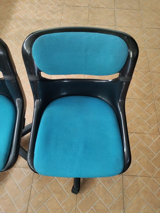 Cadeiras com rodas/pernas