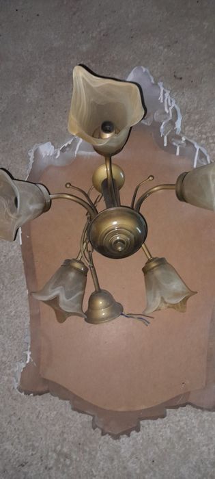 2 candeiros de teto 2 de mesinha  4 de parede