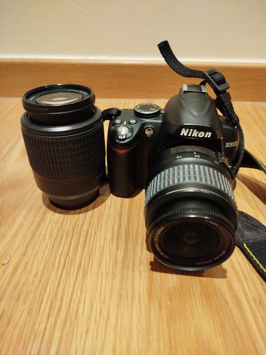Nikon D3000 + 2 objetivas + Mala + tripé