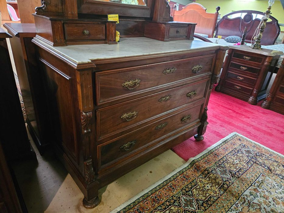 Cómoda antiga em madeira e tampo em pedra mais espelho - Bom estado g