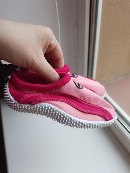 Тапочки для басейну