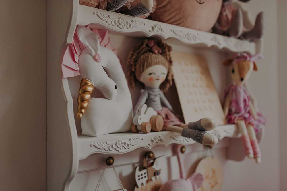 Półka biała do pokoju dziecka