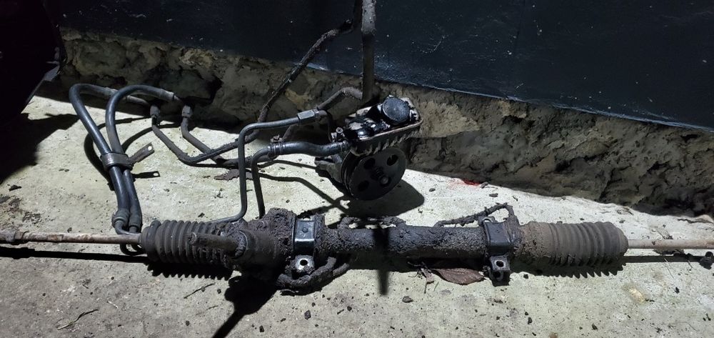 Продам рульову рейку Subaru Leone