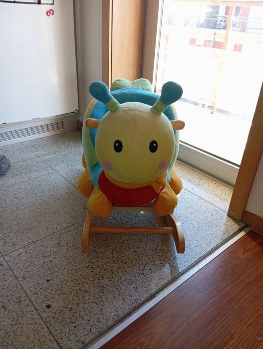 Baloiço em Peluche (Lagarta de Moni, um peluche de baloiço)