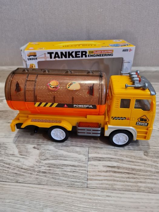 Машина бензовоз, музична