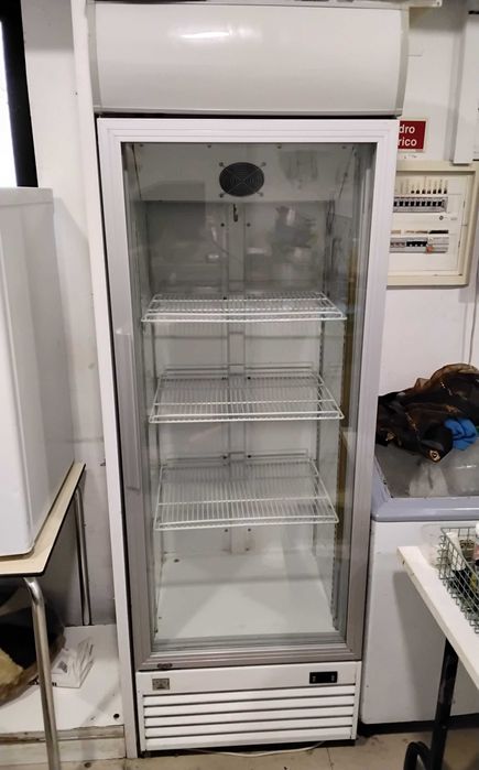 Vendo arca vertical da marca Horeca, modelo GSC2336 (com avaria)