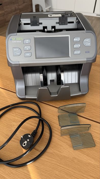 Лічильник банкнот Umicon 3200 Value з визначенням номіналу