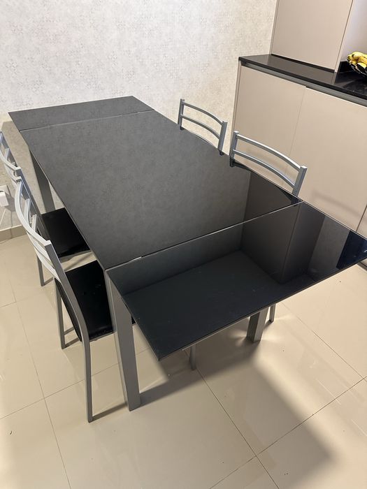 Mesa de vidro (70x110) extensível com 4 cadeiras