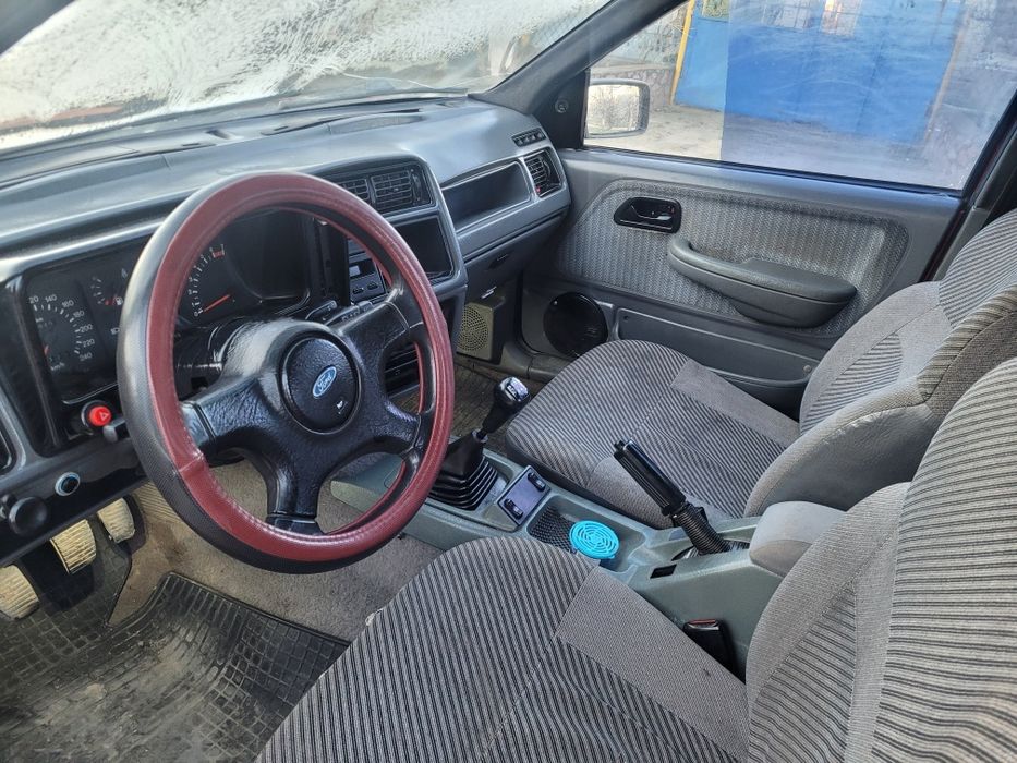 Ford Sierra  газ бензин 1.8 . Чудовий стан