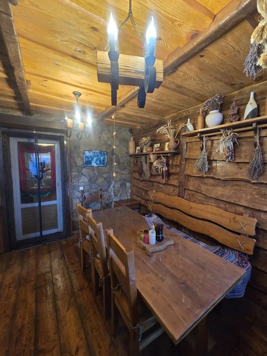 Продаж затишної садиби з 2 будинками