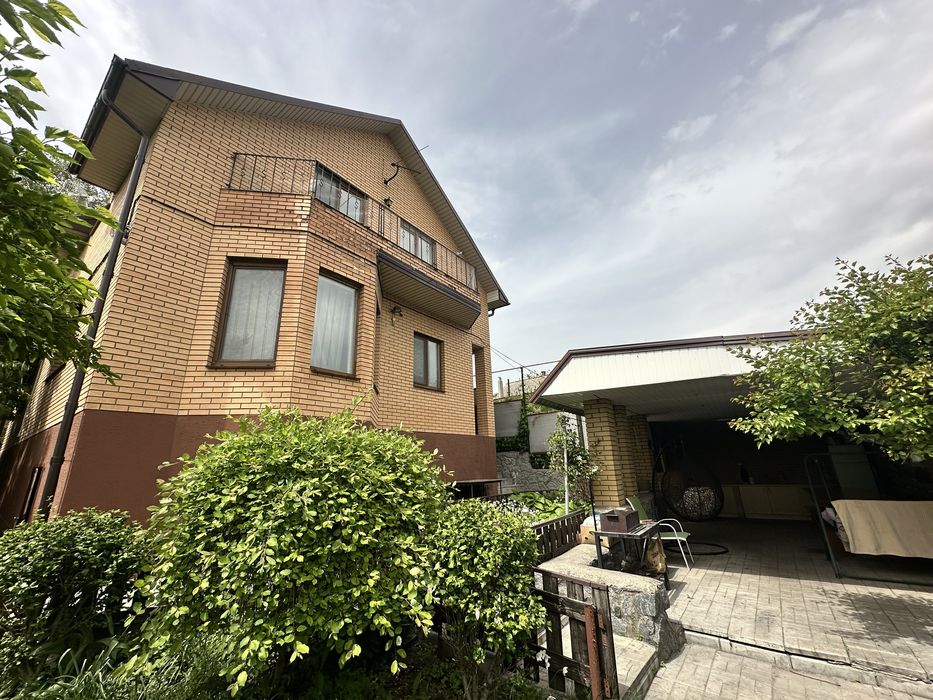 Продаж будинок Ж/М Перемога між Ж/М Сокіл