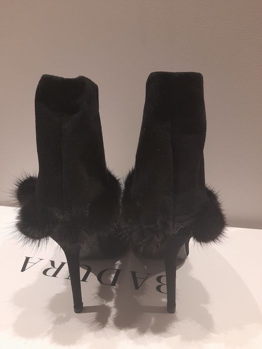 Zamszowe buty na szpilce Badura