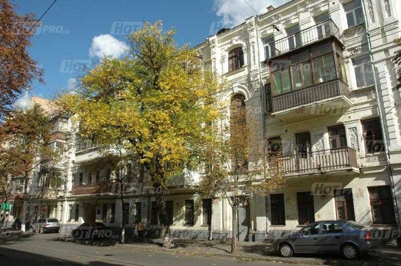 ІНТЕРНЕТ Є ЗАВЖДИ! Офіс 28 м2 на Подолі. Перший поверх. МЕТРО 7 хв.