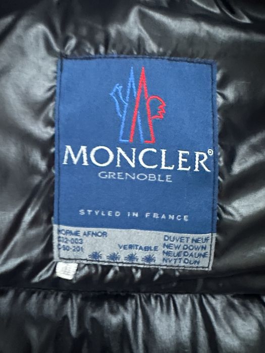 Czarna kurtka Moncler