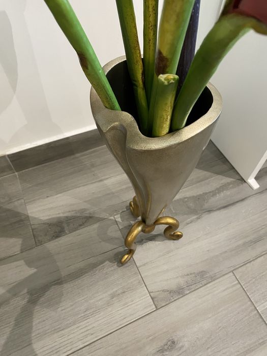 Vaso decorativo com flores artificiais