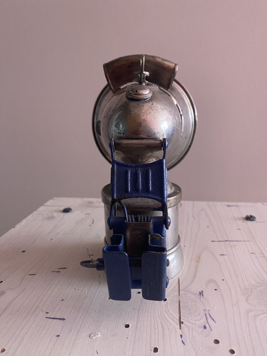 Zabytkowa lampa rowerowa karbitowa