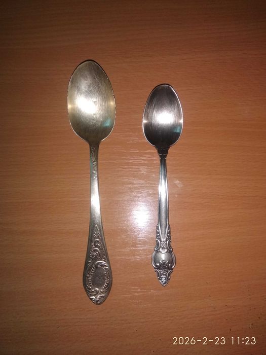 ЛОЖКИ  -  15  шт и ВИЛКИ  7 шт